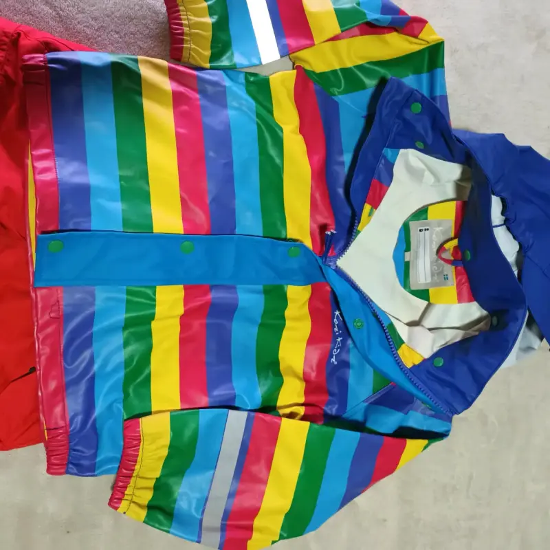 Conjunto Shubasquero kozi kids y pantalón talla 6 - 3