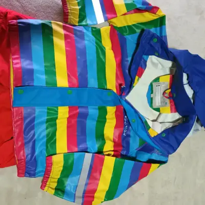Conjunto Shubasquero kozi kids y pantalón talla 6 - miniatura 3