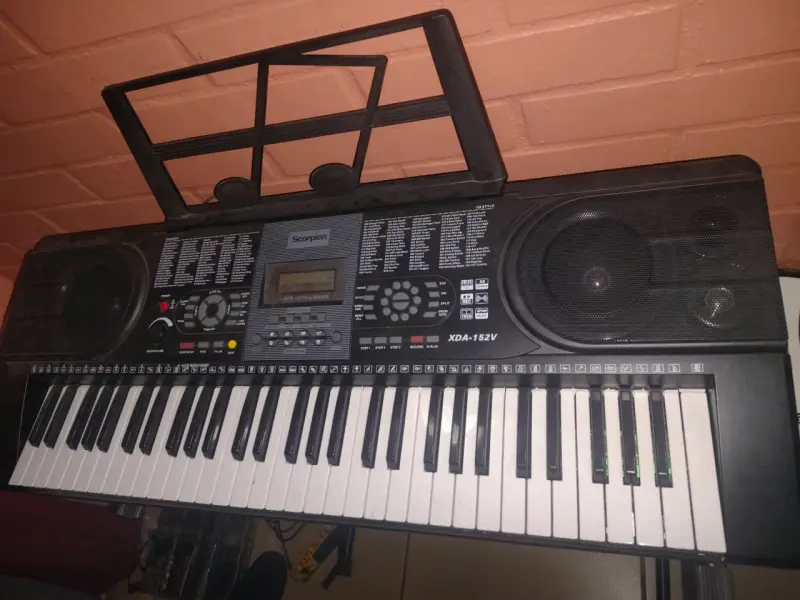 Teclado scorpion con pedestal y con bolso - 2
