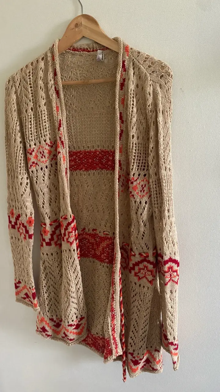 Cárdigan calado beige y rojo - 1