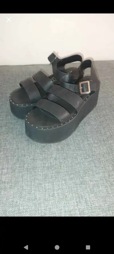 Sandalias negras con plataforma - miniatura 1