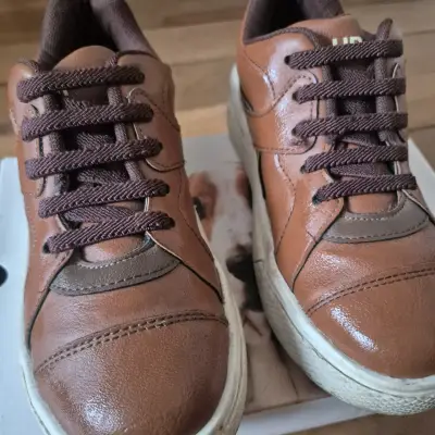 Zapatillas café para niño - miniatura 4