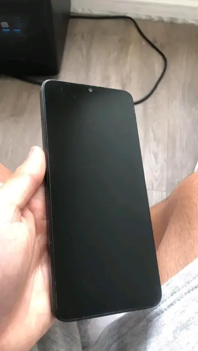 Smartphone pantalla negra - miniatura 2
