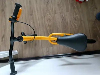 Bicicleta de equilibrio infantil amarilla - miniatura 3