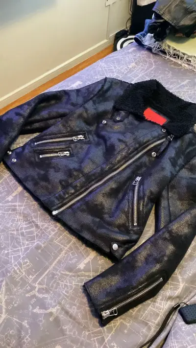 Chaqueta negra de cuero sintético - miniatura 1