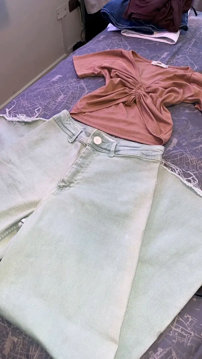 Blusa rosada con diseño recogido