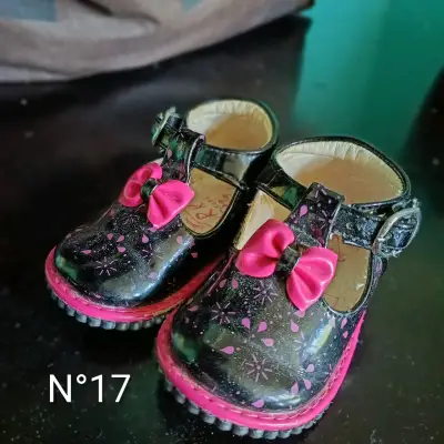 Botas y zapatillas - miniatura 3
