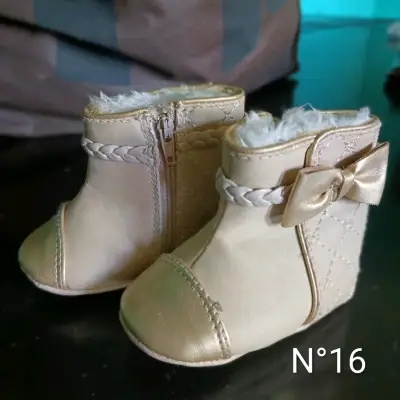 Botas y zapatillas - miniatura 4