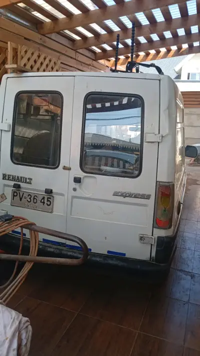 Camioneta Renault usada - miniatura 2