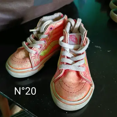 Zapatillas zapatos polera y camisetas - miniatura 1