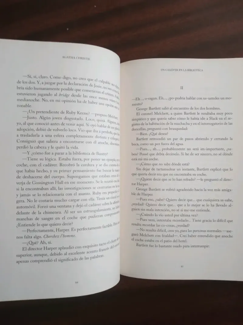 Un cadáver en la biblioteca, Agatha Christie - 4