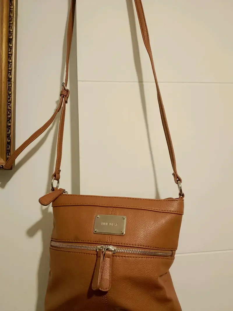 Riñonera negra Guess - 6