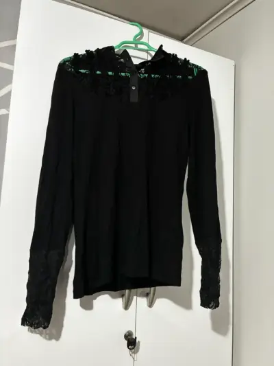 Blusa negra encaje - miniatura 1