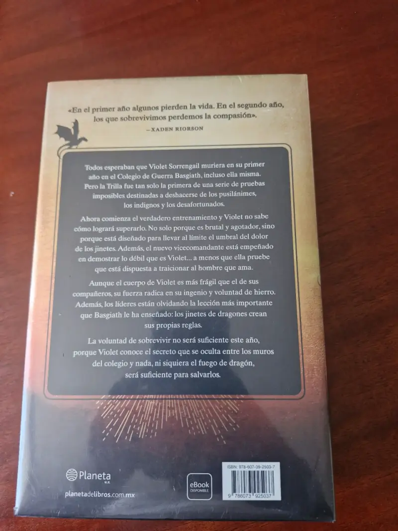 Libro 'Alas de Hierro' nuevo - 3