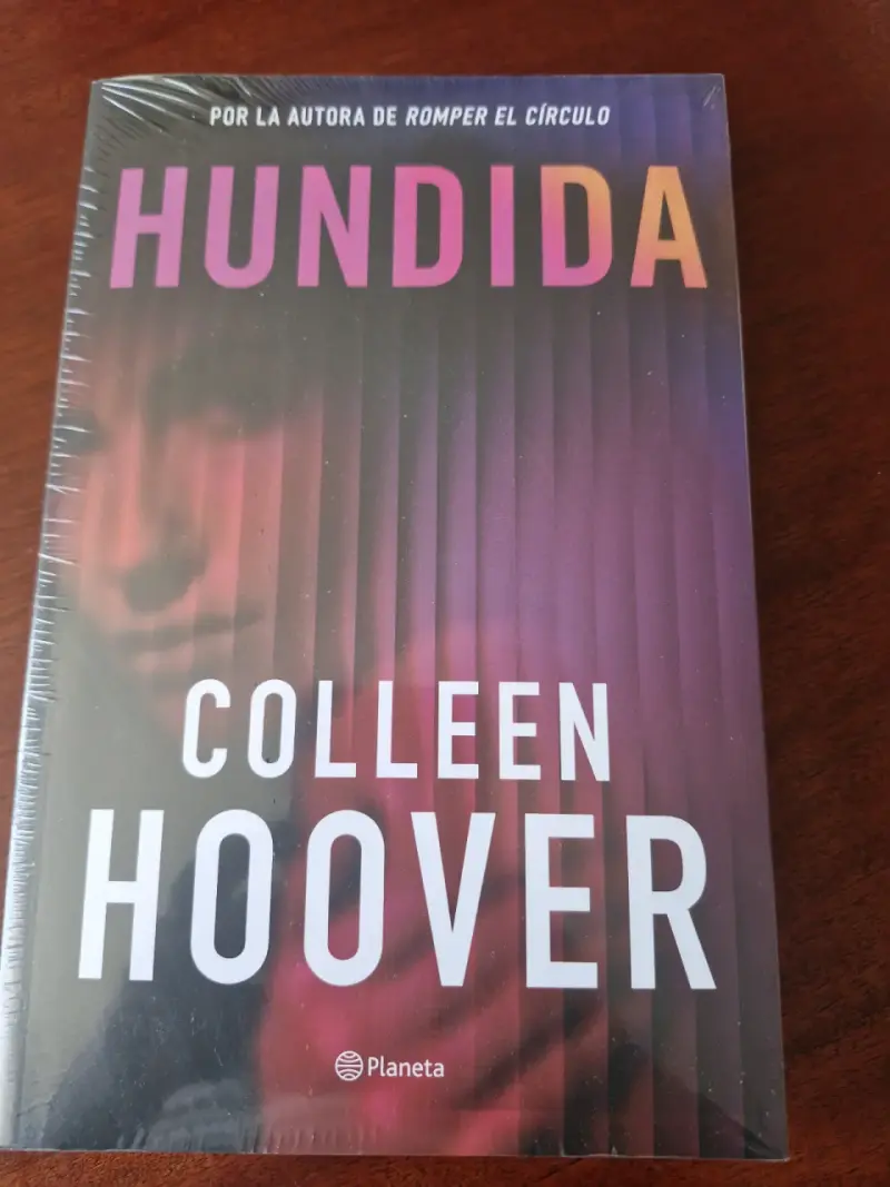 Libro Hundida de Colleen Hoover - 1