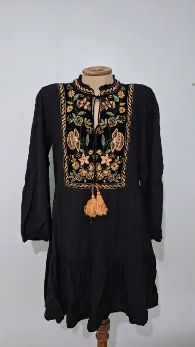 Vestido bordado negro bohemio mara Sfera - miniatura 3