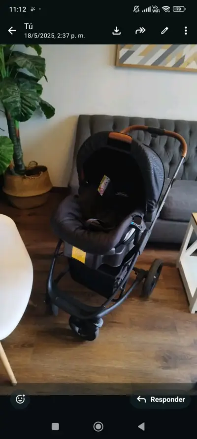 Coche de bebé negro elegante - miniatura 1
