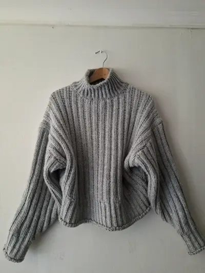 Poncho, chalecos y vestido tejidos - miniatura 2