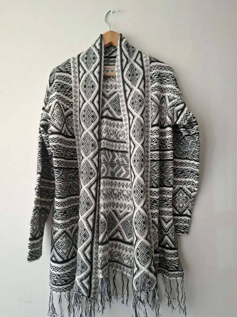 Poncho, chalecos y vestido tejidos - 3