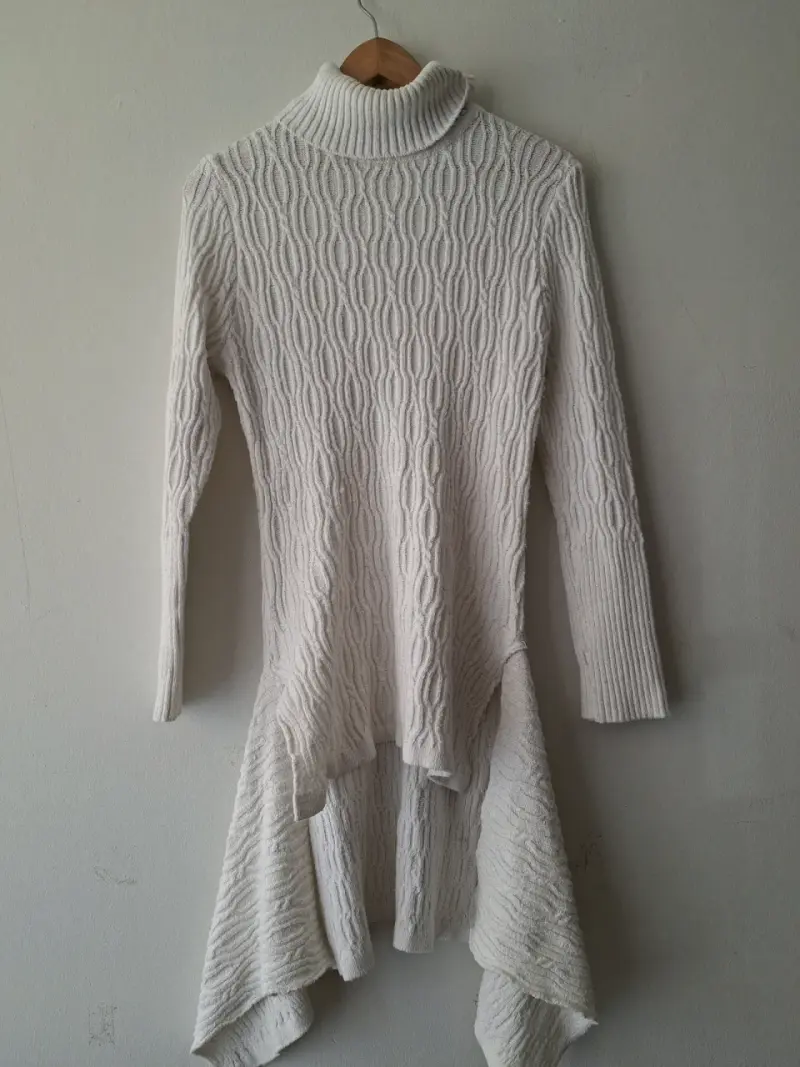 Poncho, chalecos y vestido tejidos - 4