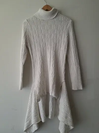 Poncho, chalecos y vestido tejidos - miniatura 4