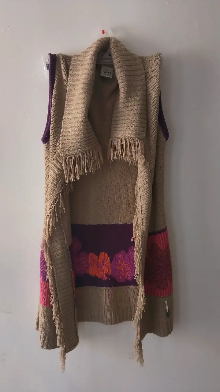 Poncho, chalecos y vestido tejidos - 6