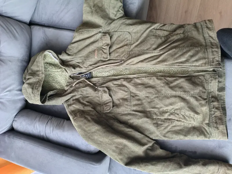 Chaqueta verde con capucha - 2