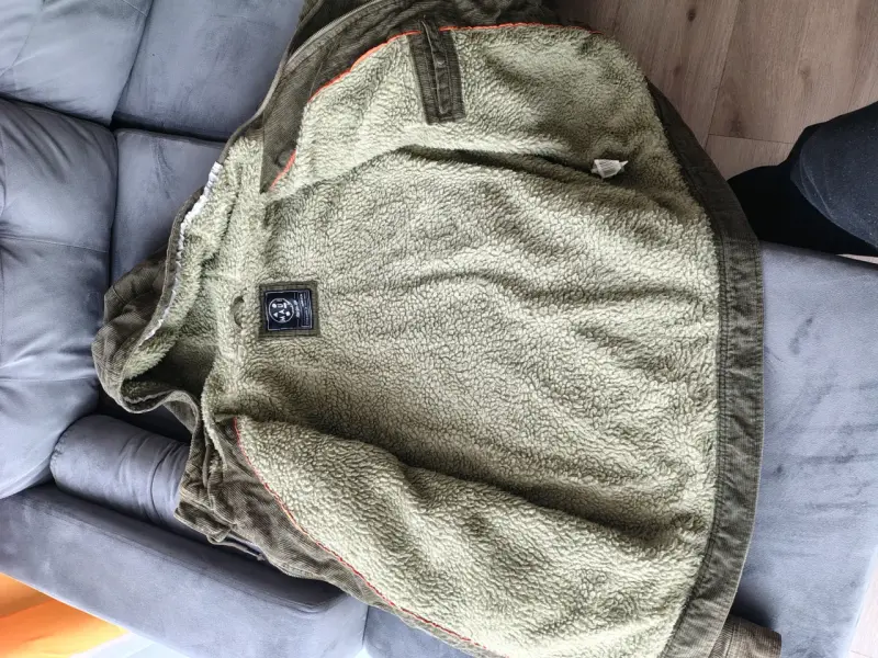 Chaqueta verde con capucha - 3