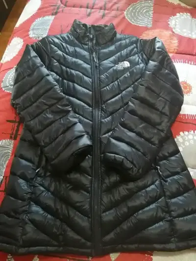 Chaqueta acolchada negra The North Face - miniatura 2