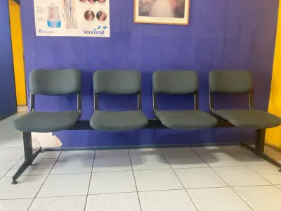 Banca de espera cuatro asientos - miniatura 1