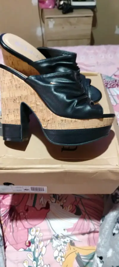 Tacones negros de corcho - miniatura 1