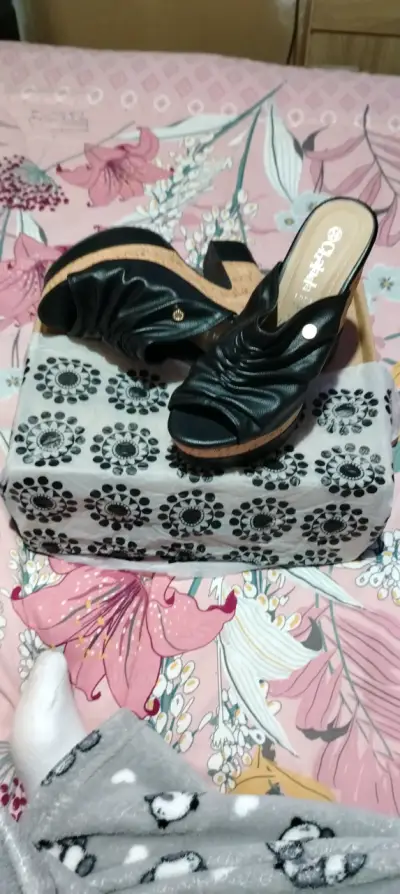 Tacones negros de corcho - miniatura 2