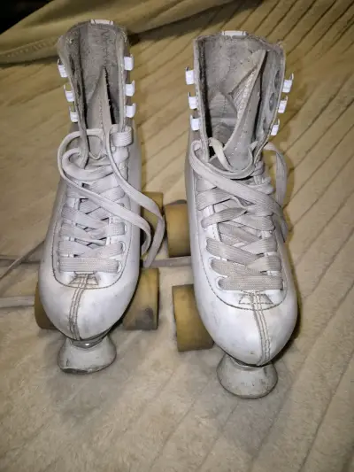 Patines blancos vintage - miniatura 1