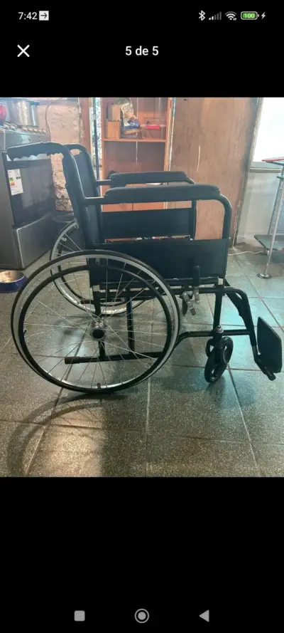 Silla de ruedas estándar - miniatura 1
