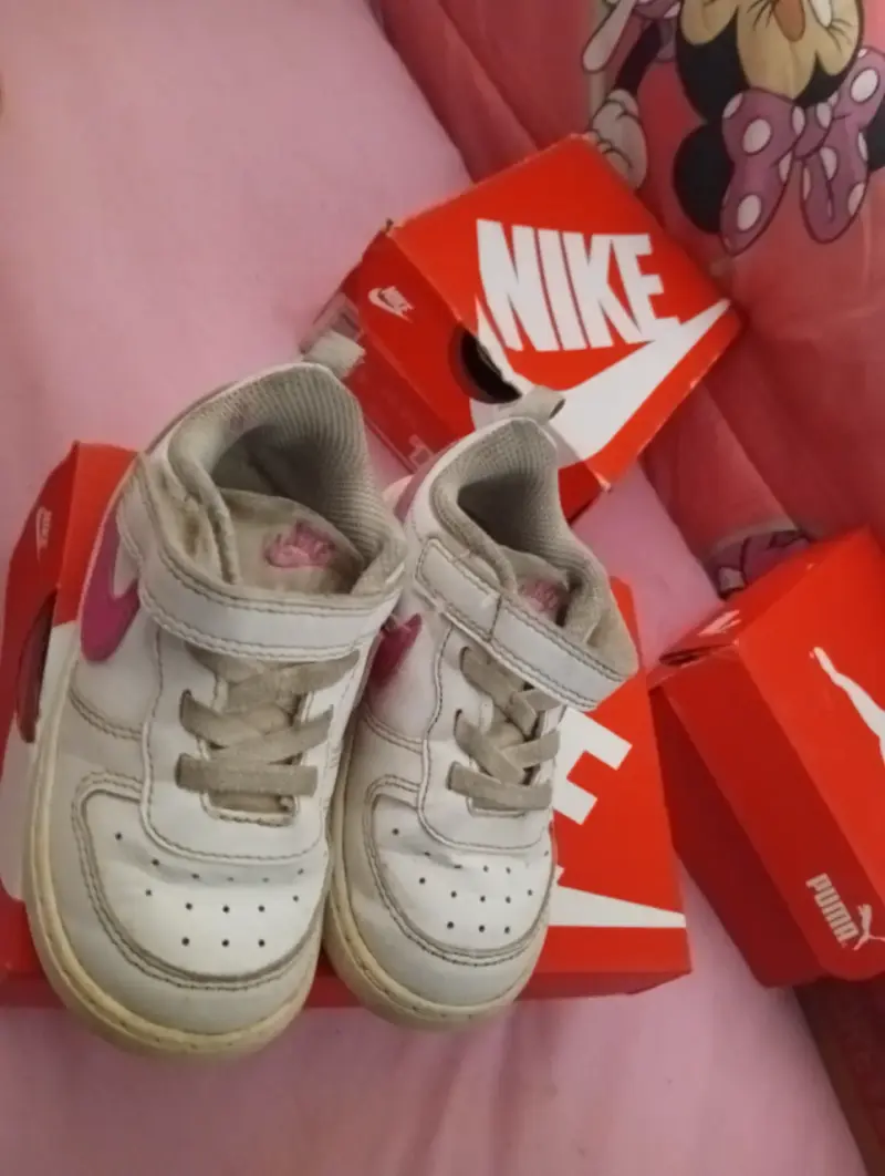Zapatillas Nike blancas con rosado y blancas - 2