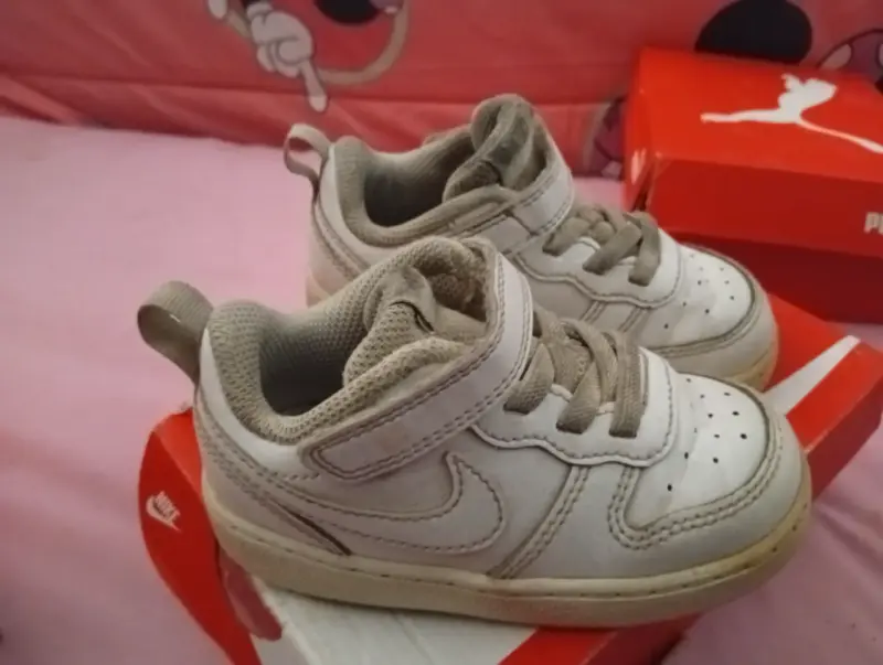 Zapatillas Nike blancas con rosado y blancas - 4