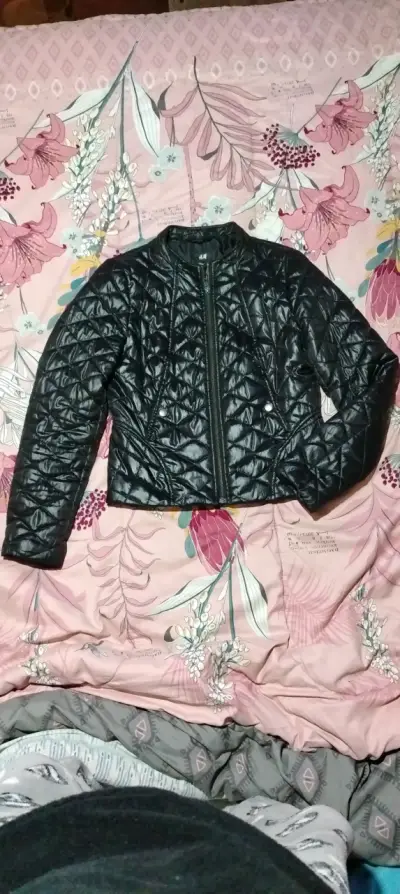 Chaqueta acolchada negra para mujer - miniatura 1