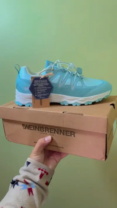 Zapatillas deportivas celestes - miniatura 1