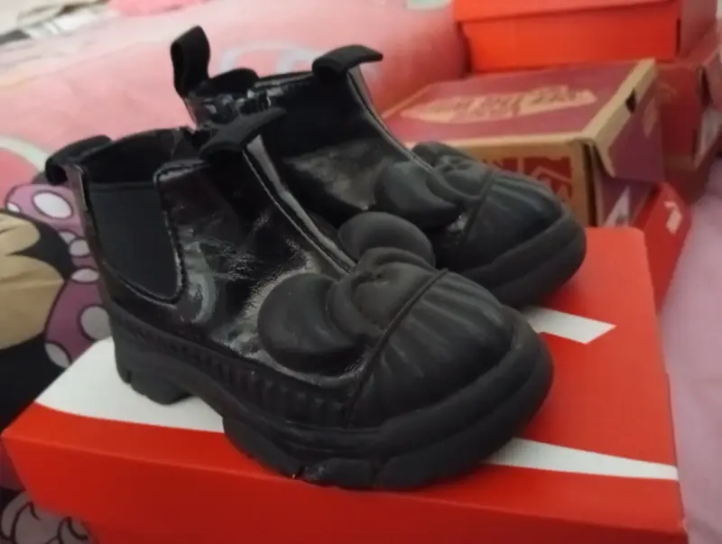 Botines negros  con diseño Mickey Mouse - 2