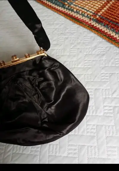 Cartera de fiesta de razo negro elegante - miniatura 1