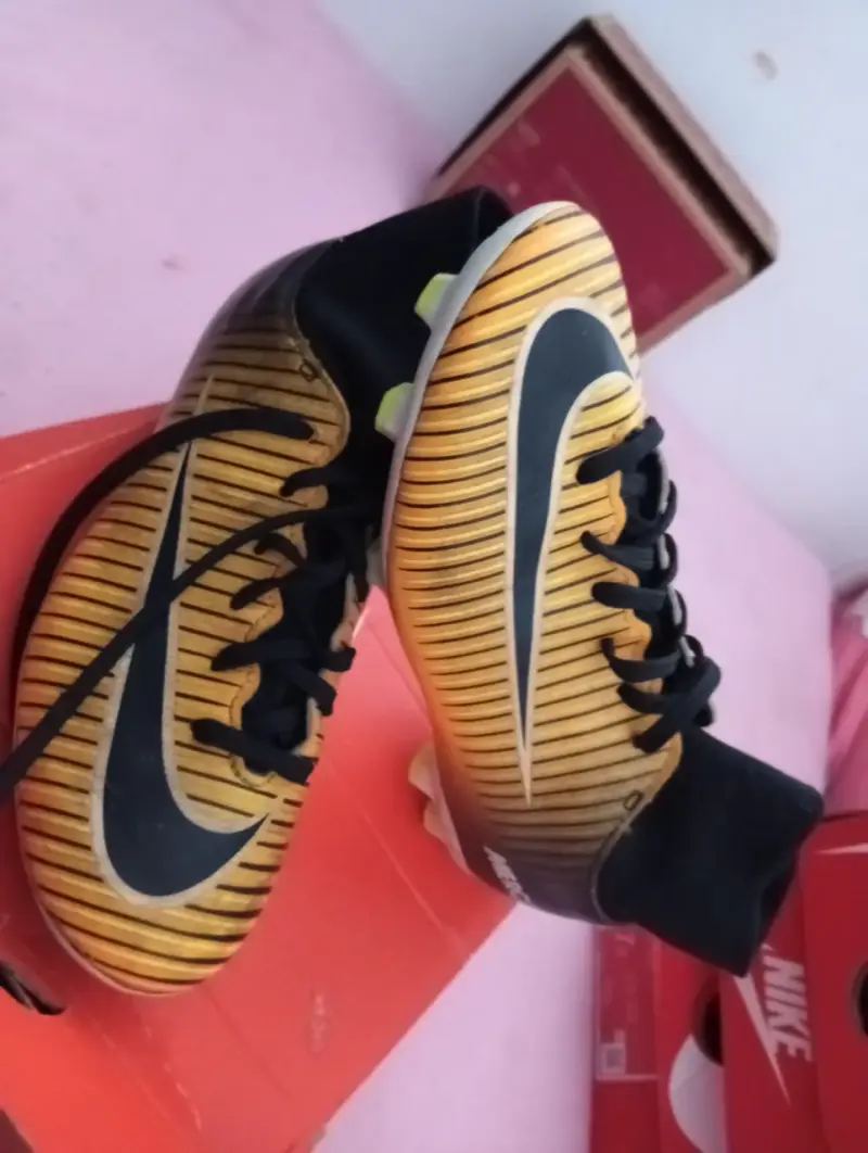Botines de fútbol Nike Mercurial  dorados