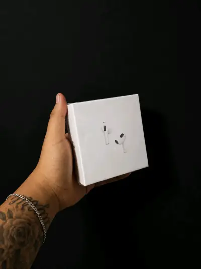 Auriculares inalámbricos nuevos - miniatura 1
