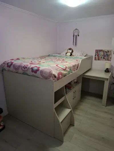 Cama alta con escritorio y estantes - miniatura 2