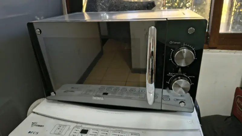 Microondas con controles manuales - 2