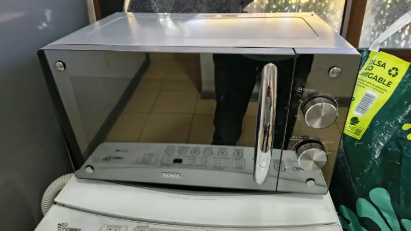 Microondas con controles manuales - 3
