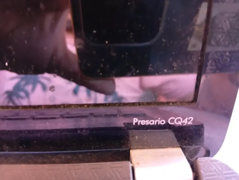 Laptop Compaq Presario CQ42 - 1