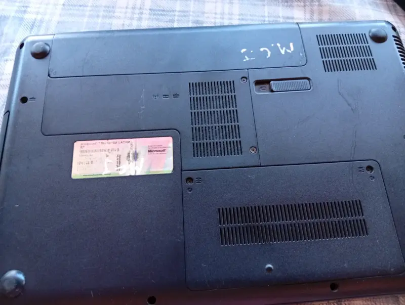 Laptop Compaq Presario CQ42 - 5