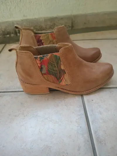 Botine de cuero marrones con estampado - miniatura 1