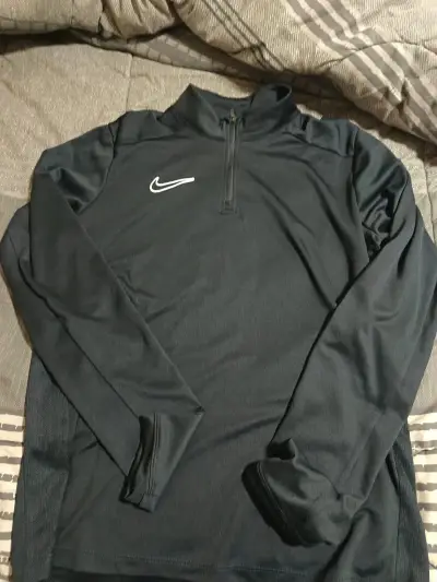 Polera deportiva Nike negra - miniatura 1
