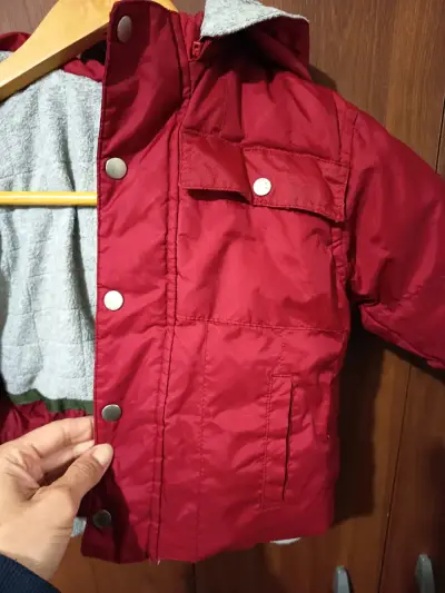 Chaqueta infantil roja acolchada - miniatura 4